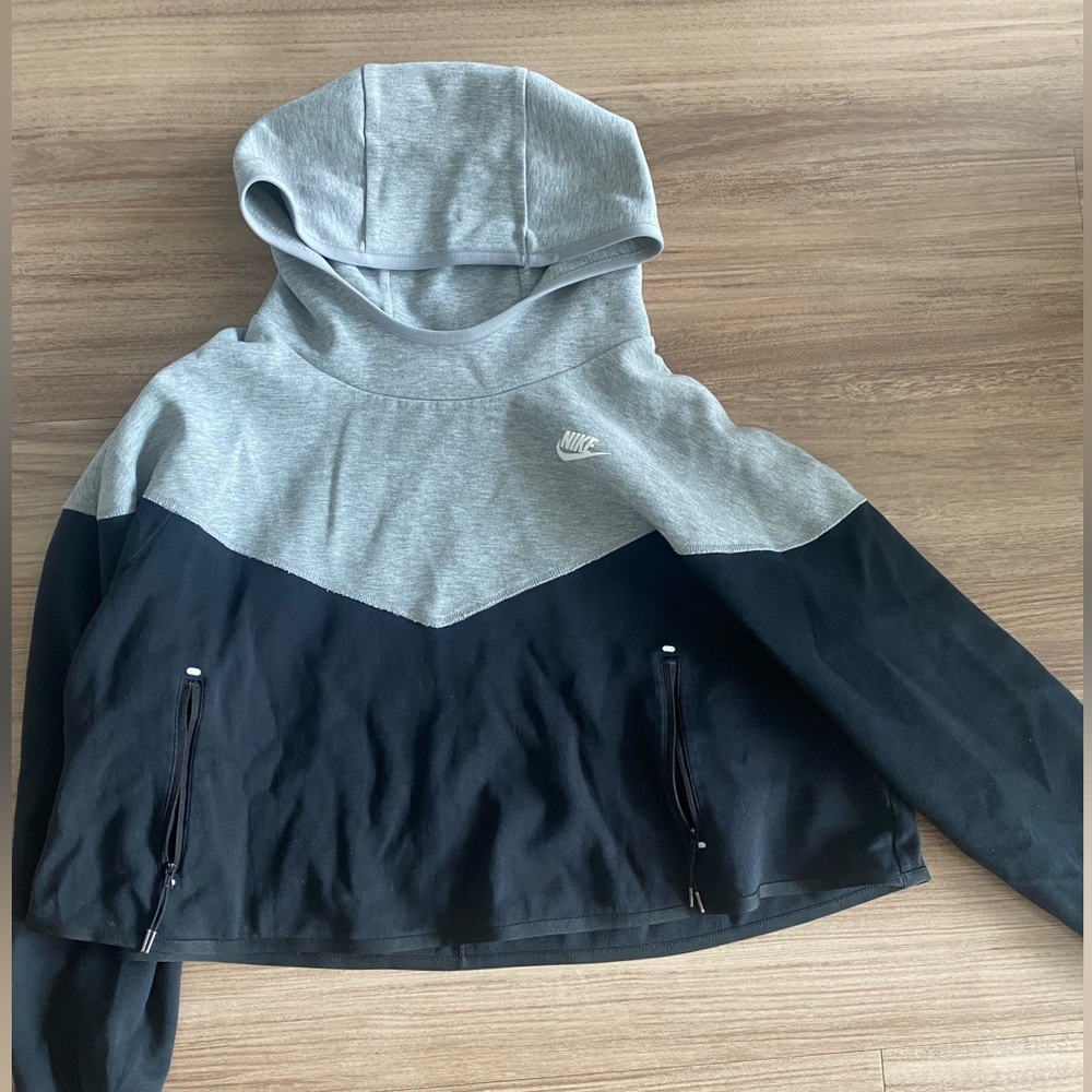 Nike cropped sweatshirt